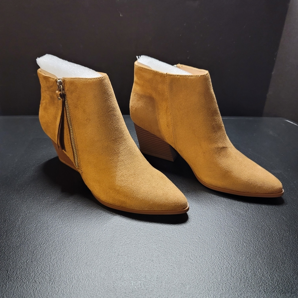 WomensPointed toe Chelsea Boots